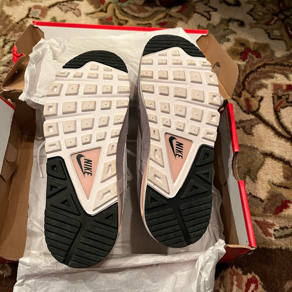 Women’s Nike Air Maxx Command - Picture 3 of 5